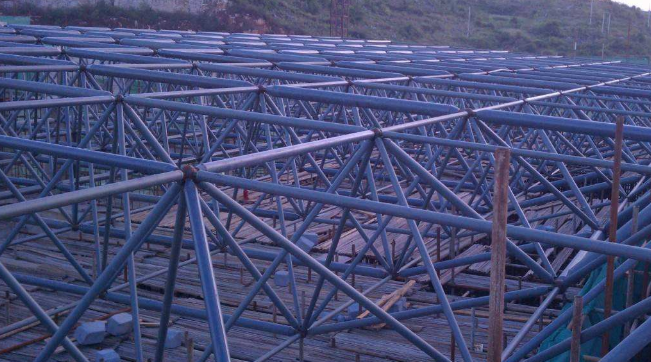 灯塔概述网架加工中对钢材的质量的过细恳求